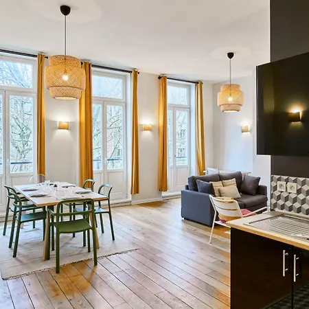 Charming Flats On The Grand Boulevard