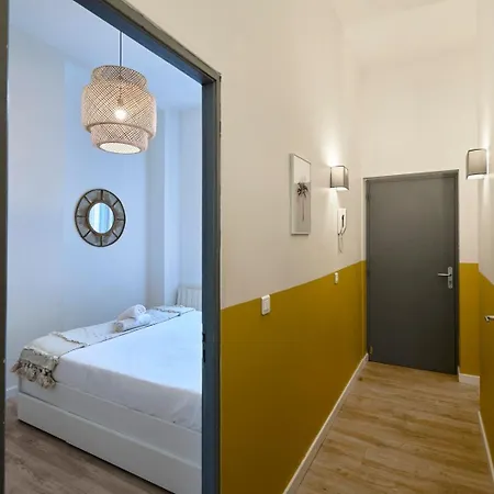 Charming Flats On The Grand Boulevard * ליל