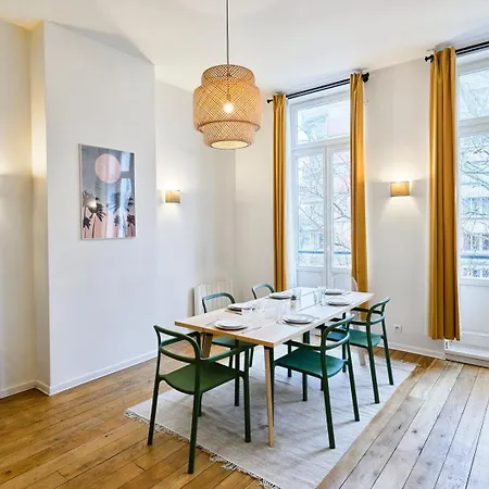 Charming Flats On The Grand Boulevard * ליל