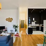 Charming Flats On The Grand Boulevard * リール