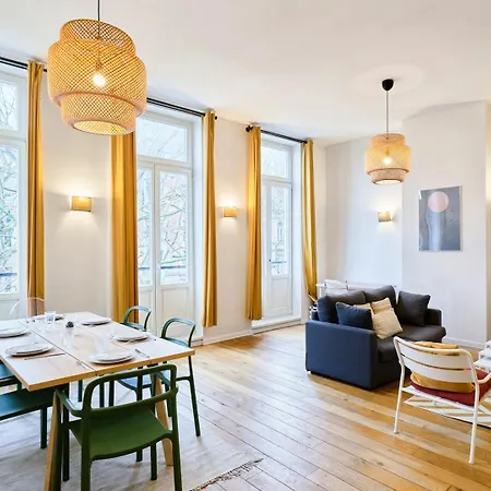 Charming Flats On The Grand Boulevard *