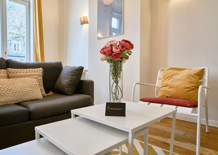 Charming Flats On The Grand Boulevard *