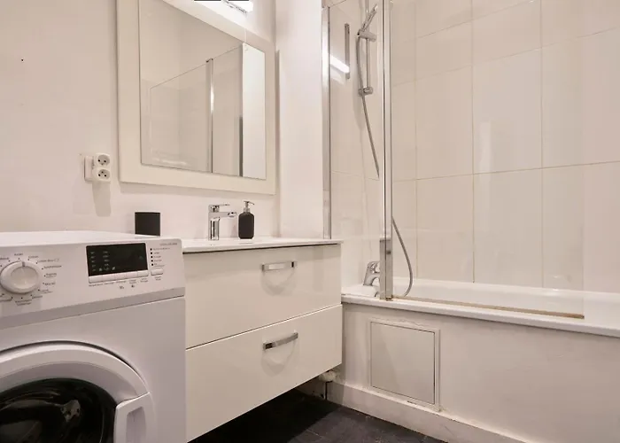 Charming Flats On The Grand Boulevard ليل