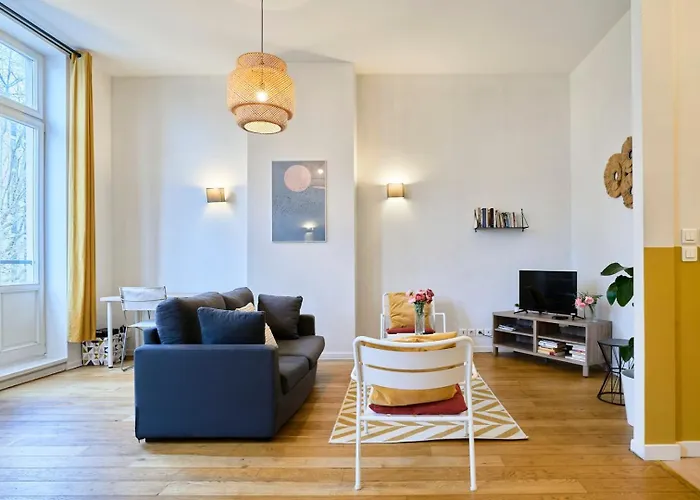 Charming Flats On The Grand Boulevard