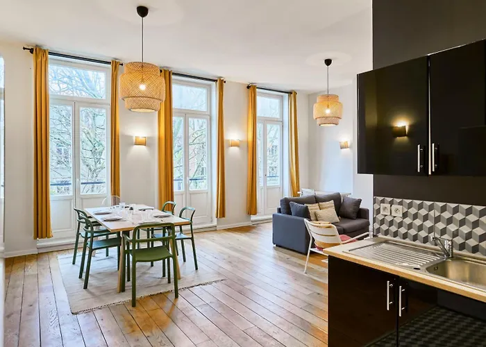 Charming Flats On The Grand Boulevard