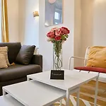 Charming Flats On The Grand Boulevard *